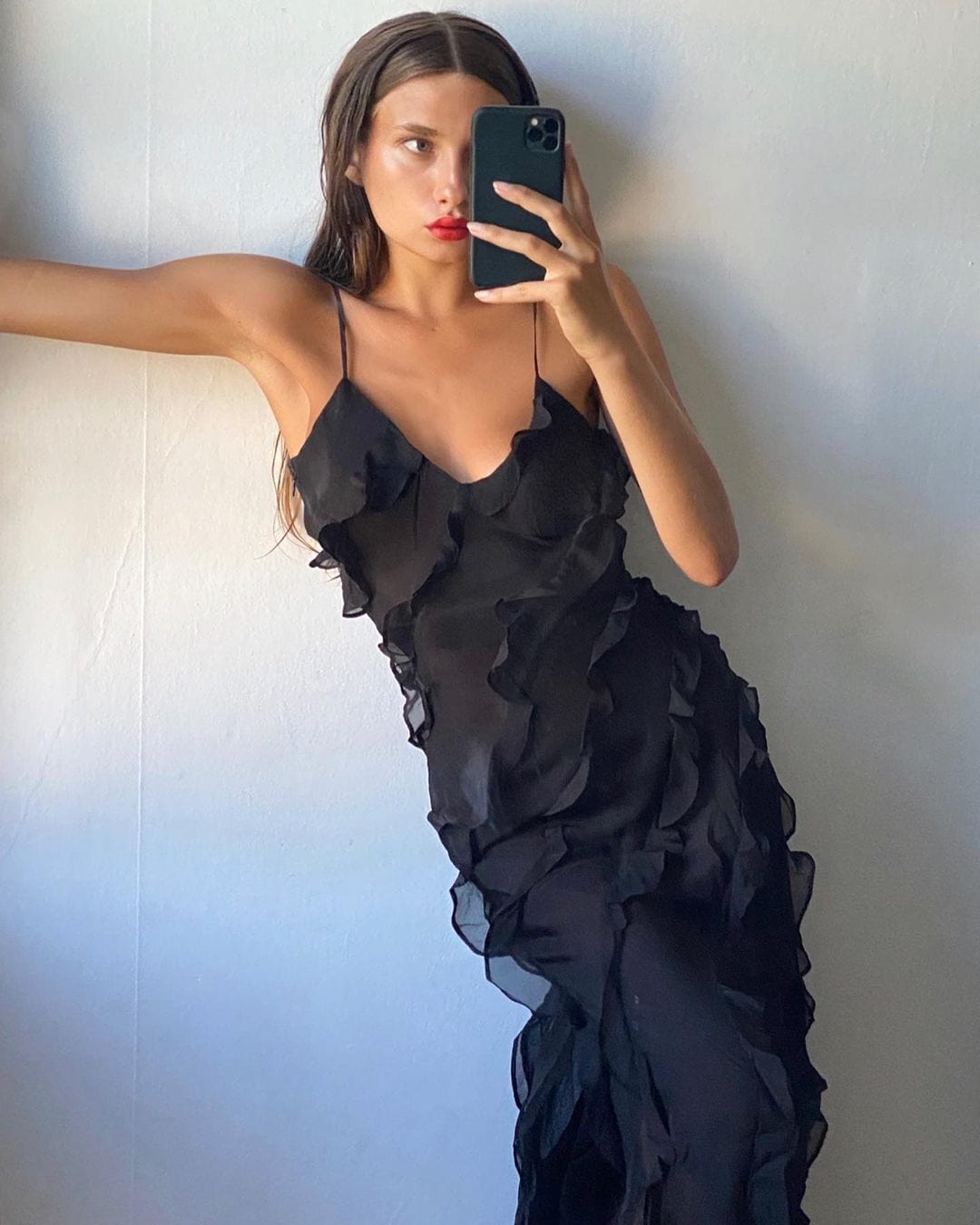 LIGHTWEIGHT RUFFLED DRESS WITH COMFORT