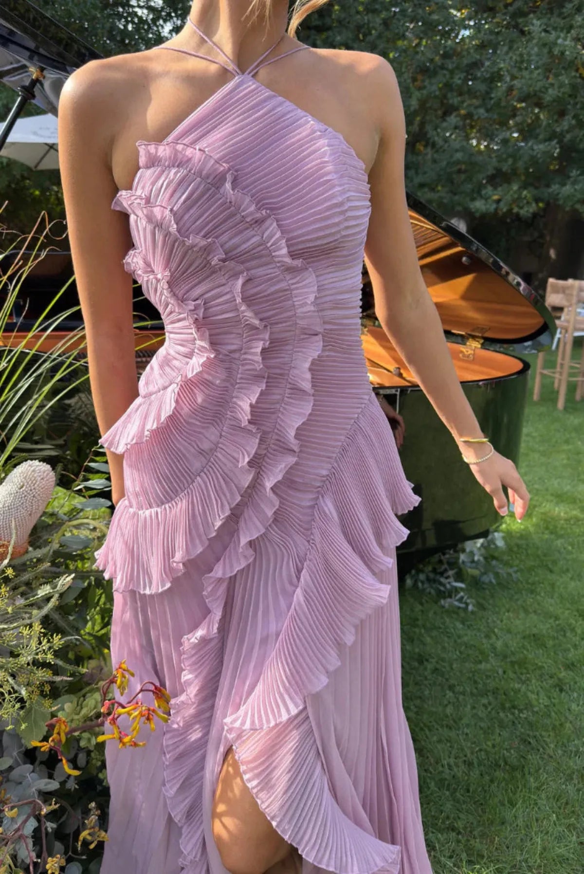 Women's Ruffled Halter Maxi Dress With Split Hem And Backless Design