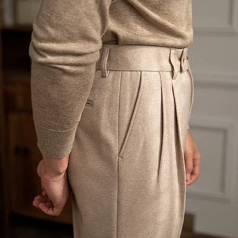 Tailored Elegant Pants with Sophisticated Folds - High-Quality Fabric for Comfort and Versatile Wear