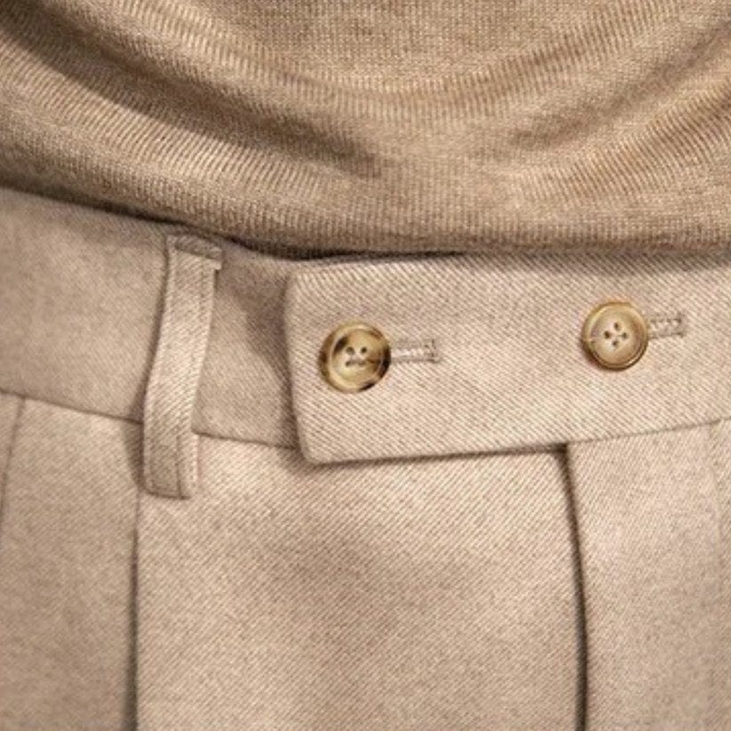 Tailored Elegant Pants with Sophisticated Folds - High-Quality Fabric for Comfort and Versatile Wear