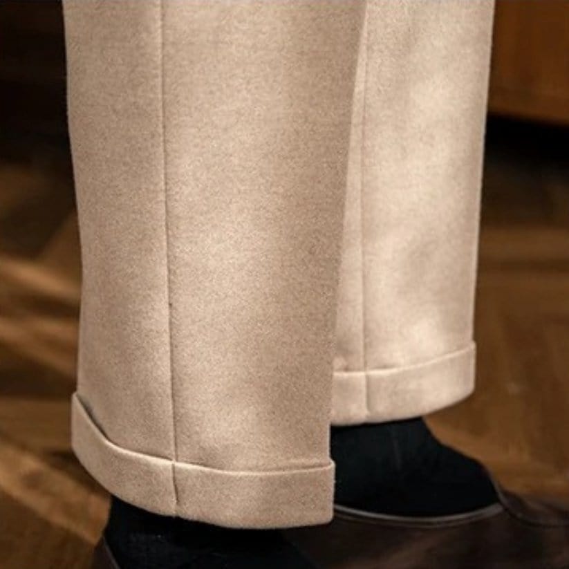 Tailored Elegant Pants with Sophisticated Folds - High-Quality Fabric for Comfort and Versatile Wear