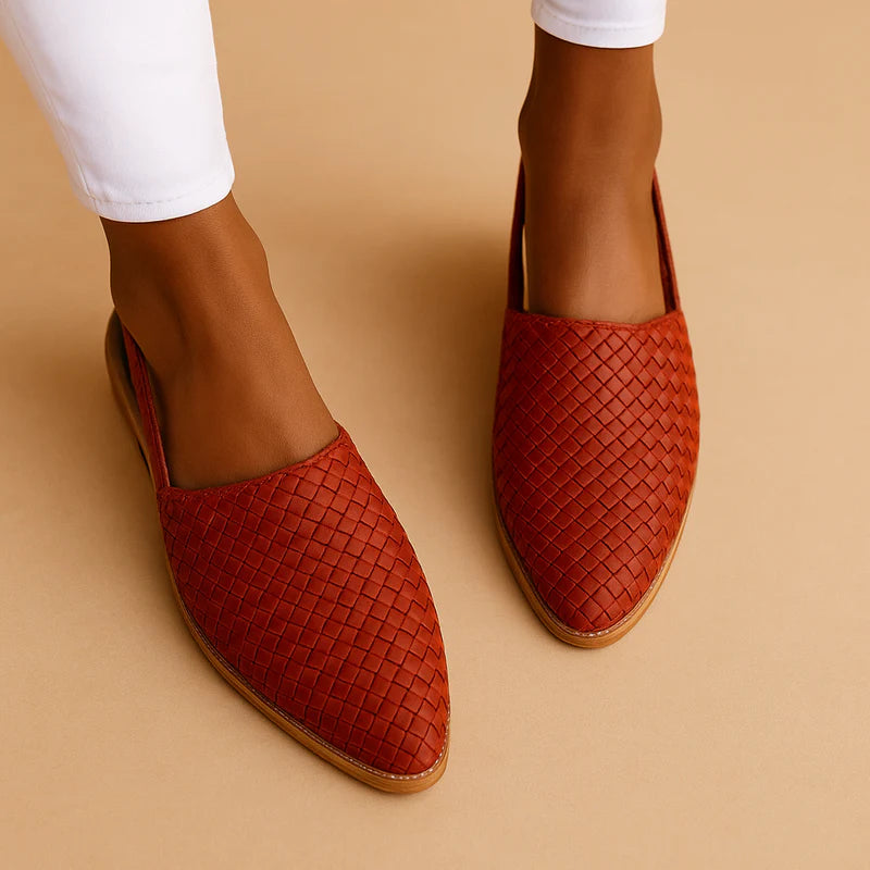 WOMEN'S WOVEN FLAT SANDALS WITH CLOSED TOE