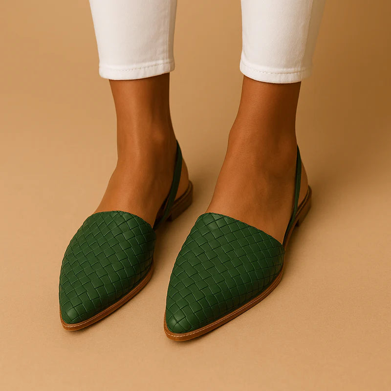 WOMEN'S WOVEN FLAT SANDALS WITH CLOSED TOE