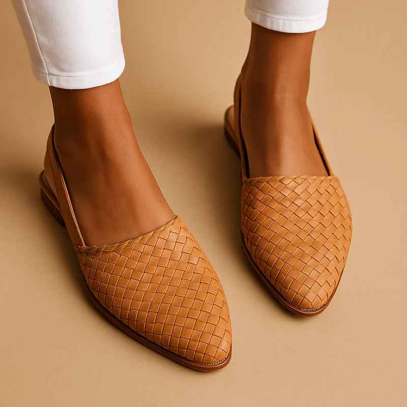 WOMEN'S WOVEN FLAT SANDALS WITH CLOSED TOE