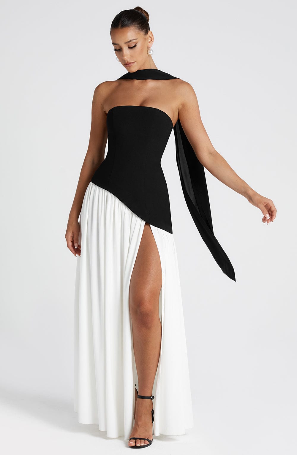 LIGHTWEIGHT HALTER MAXI DRESS WITH SIDE CUT