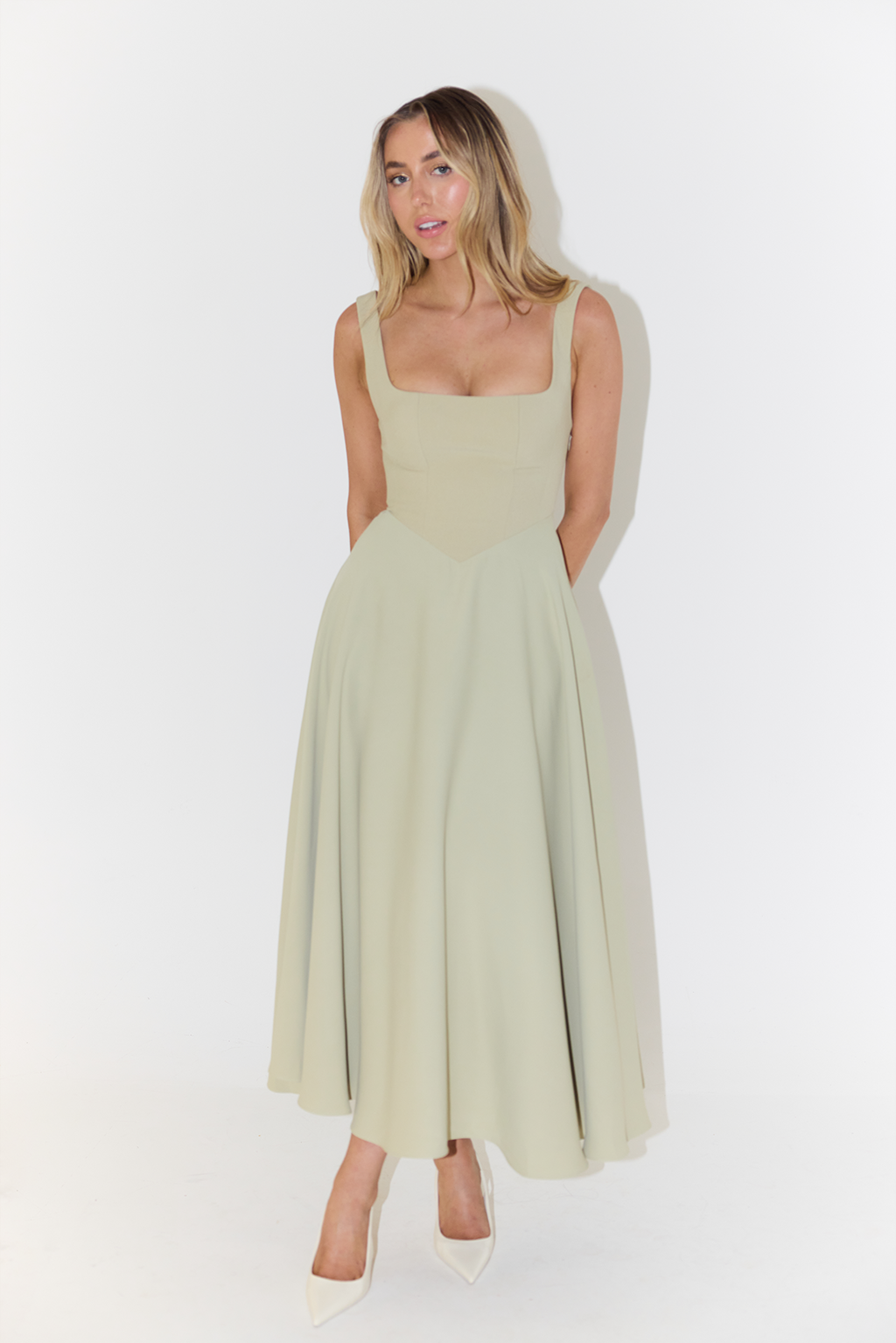 Women's Summer Midi Dress With Square Neckline & Sleeveless Design