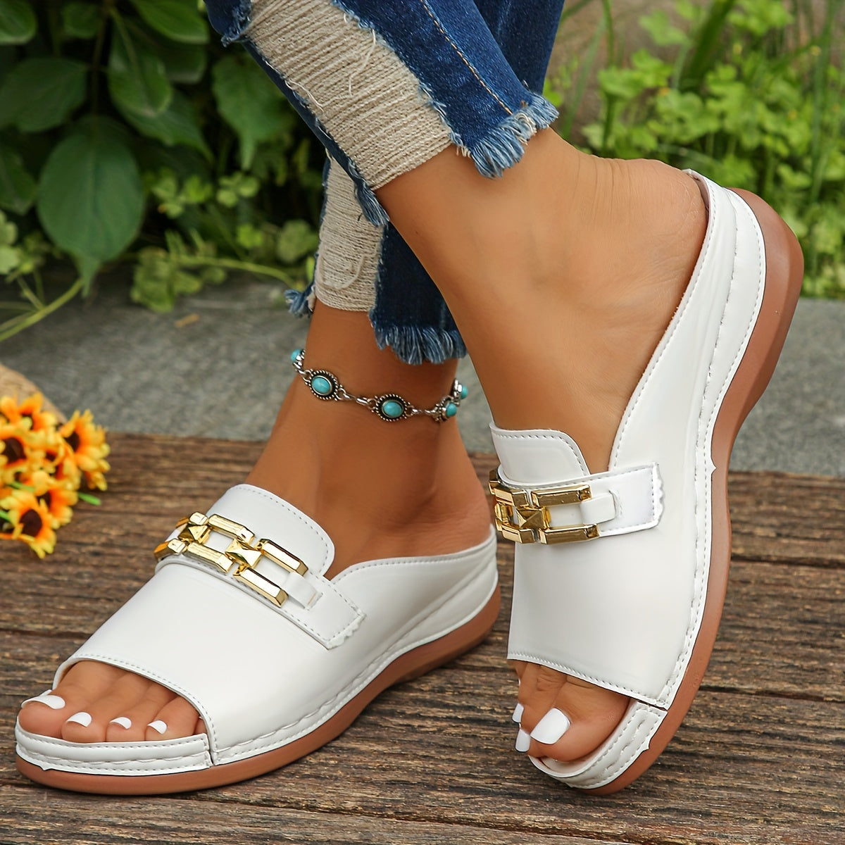 Women's Slip-on Summer Sandals With Gold Chain And Open Toe