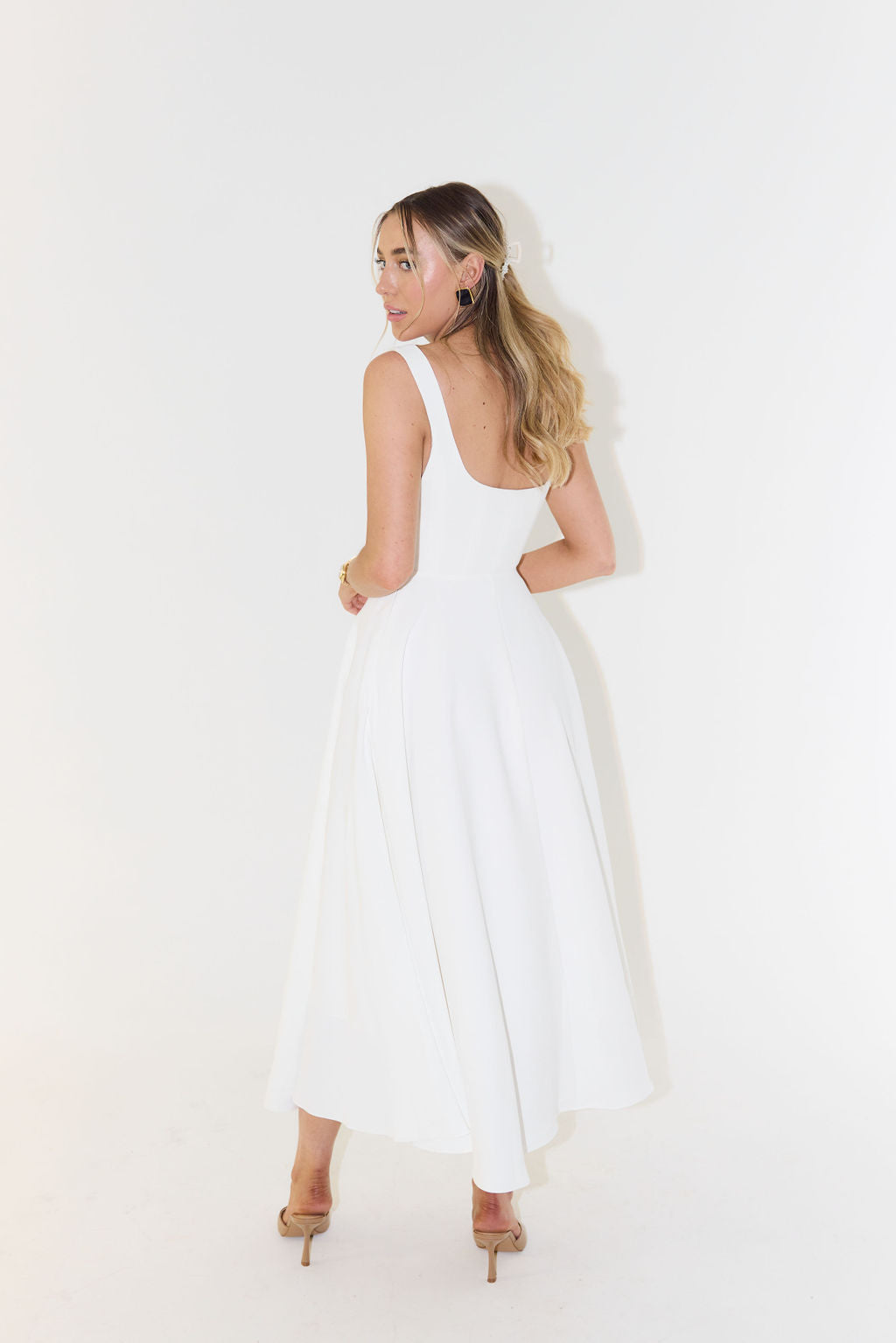 Women's Summer Midi Dress With Square Neckline & Sleeveless Design