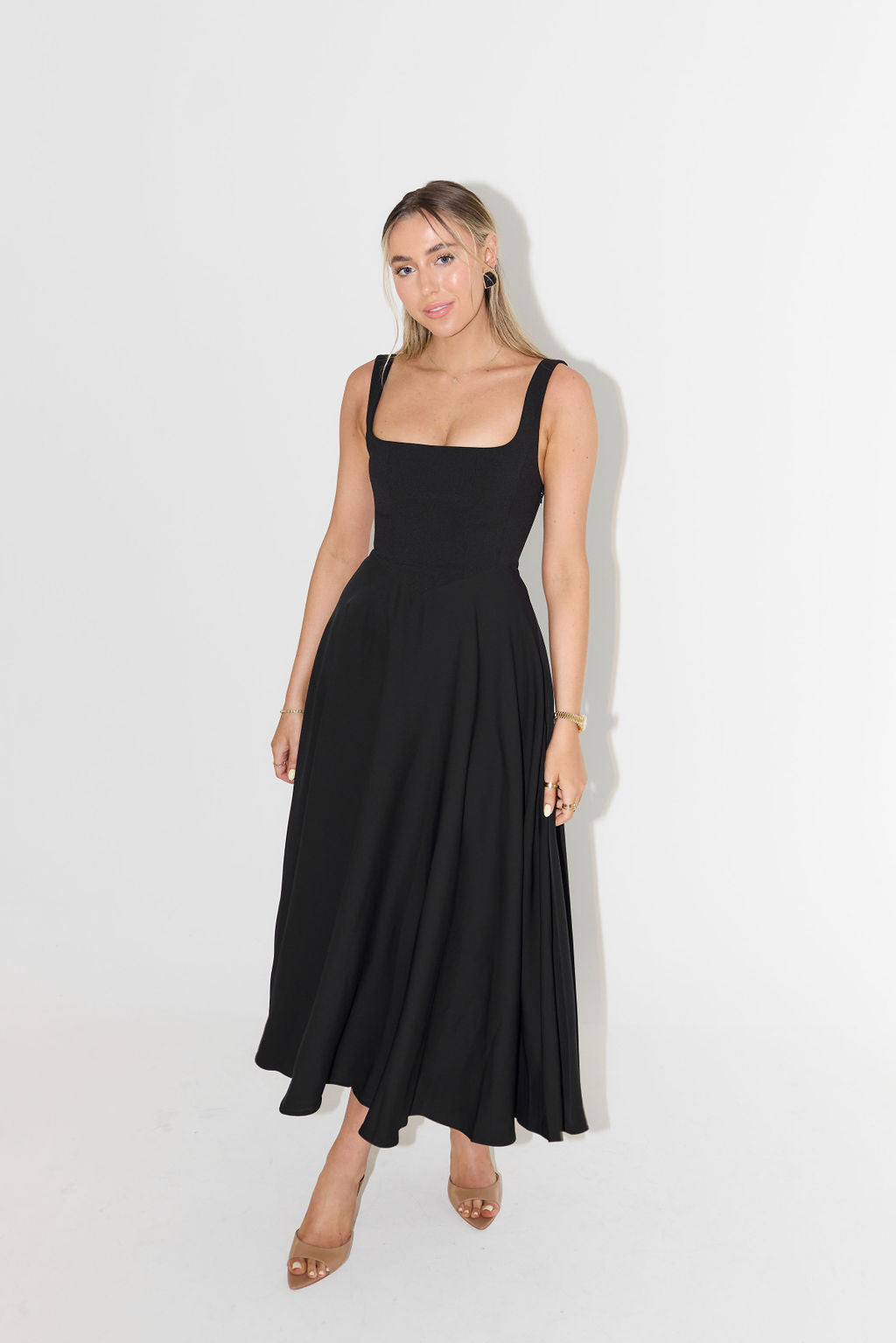 Women's Summer Midi Dress With Square Neckline & Sleeveless Design