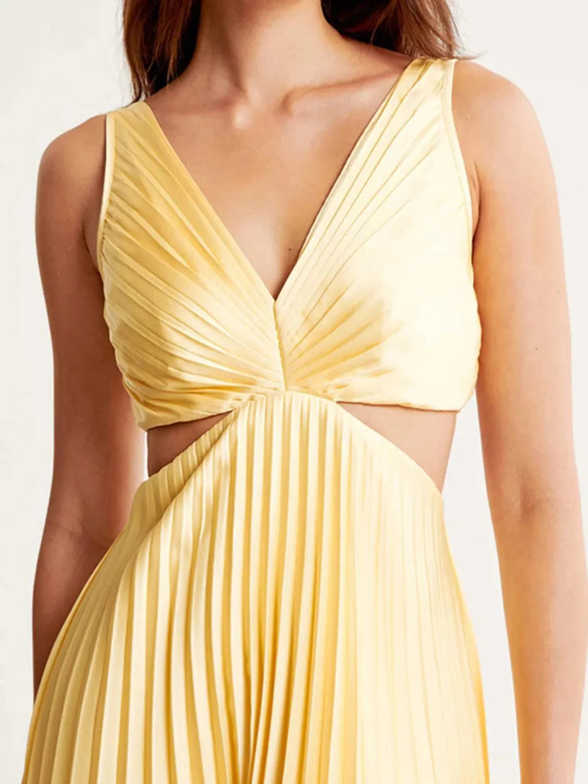 Women's Pleated Maxi Dress With V-neckline