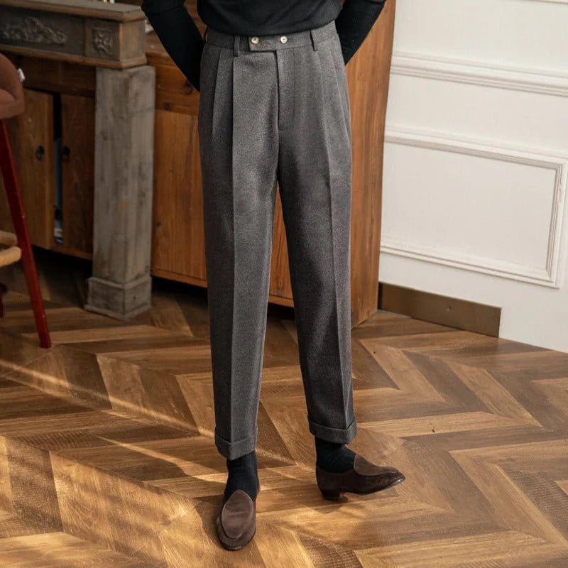 Tailored Elegant Pants with Sophisticated Folds - High-Quality Fabric for Comfort and Versatile Wear