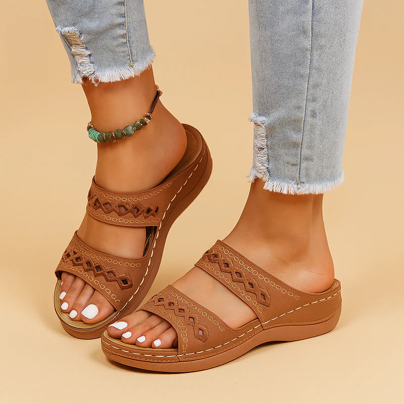 WOMEN'S WALKING SANDALS WITH CUSHIONED SOLE AND CUT-OUT STRAPS