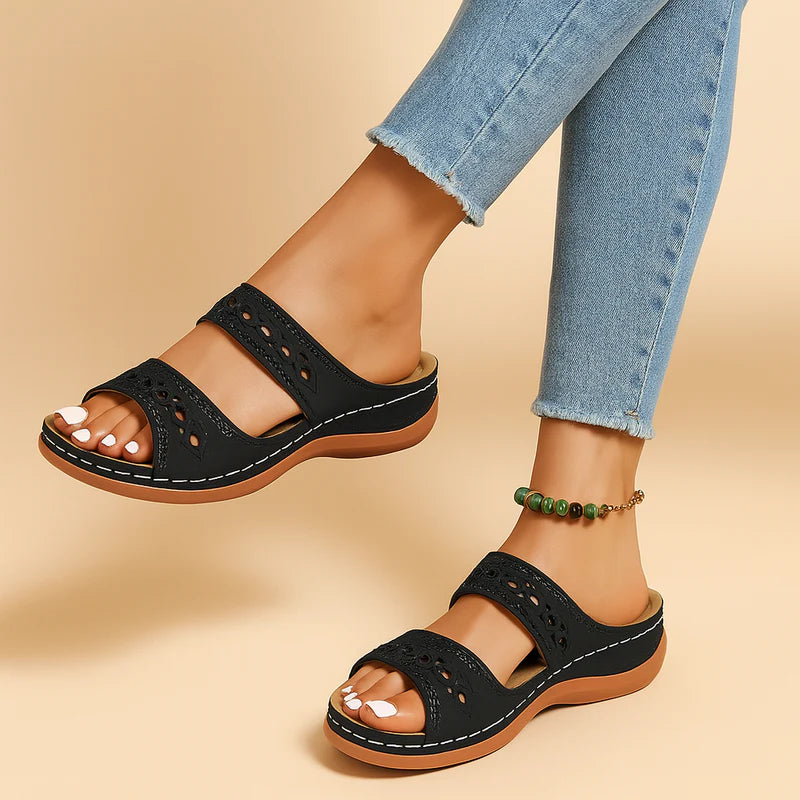 WOMEN'S WALKING SANDALS WITH CUSHIONED SOLE AND CUT-OUT STRAPS