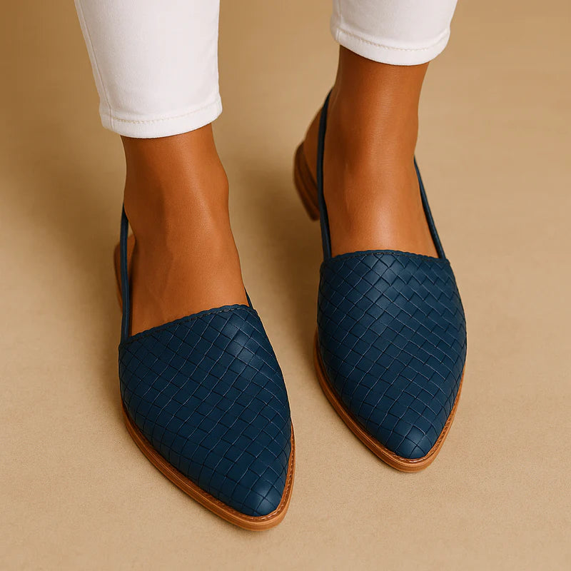 WOMEN'S WOVEN FLAT SANDALS WITH CLOSED TOE
