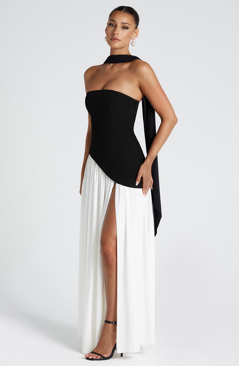 LIGHTWEIGHT HALTER MAXI DRESS WITH SIDE CUT